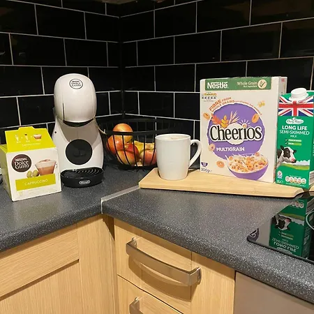Lovely 2 Bed Apartment In Town Centre With Breakfast Included Bedford Exterior photo