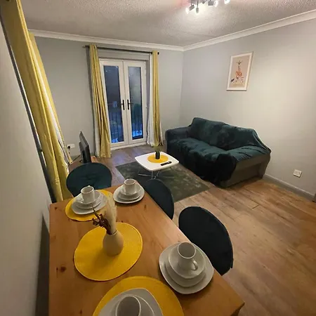 Lovely 2 Bed Apartment In Town Centre With Breakfast Included Bedford Exterior photo