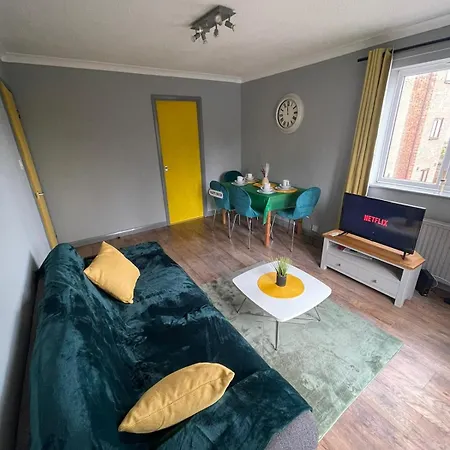 Lovely 2 Bed Apartment In Town Centre With Breakfast Included Bedford Exterior photo