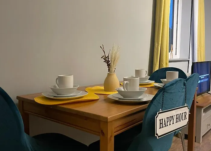 Lovely 2 Bed Apartment In Town Centre With Breakfast Included