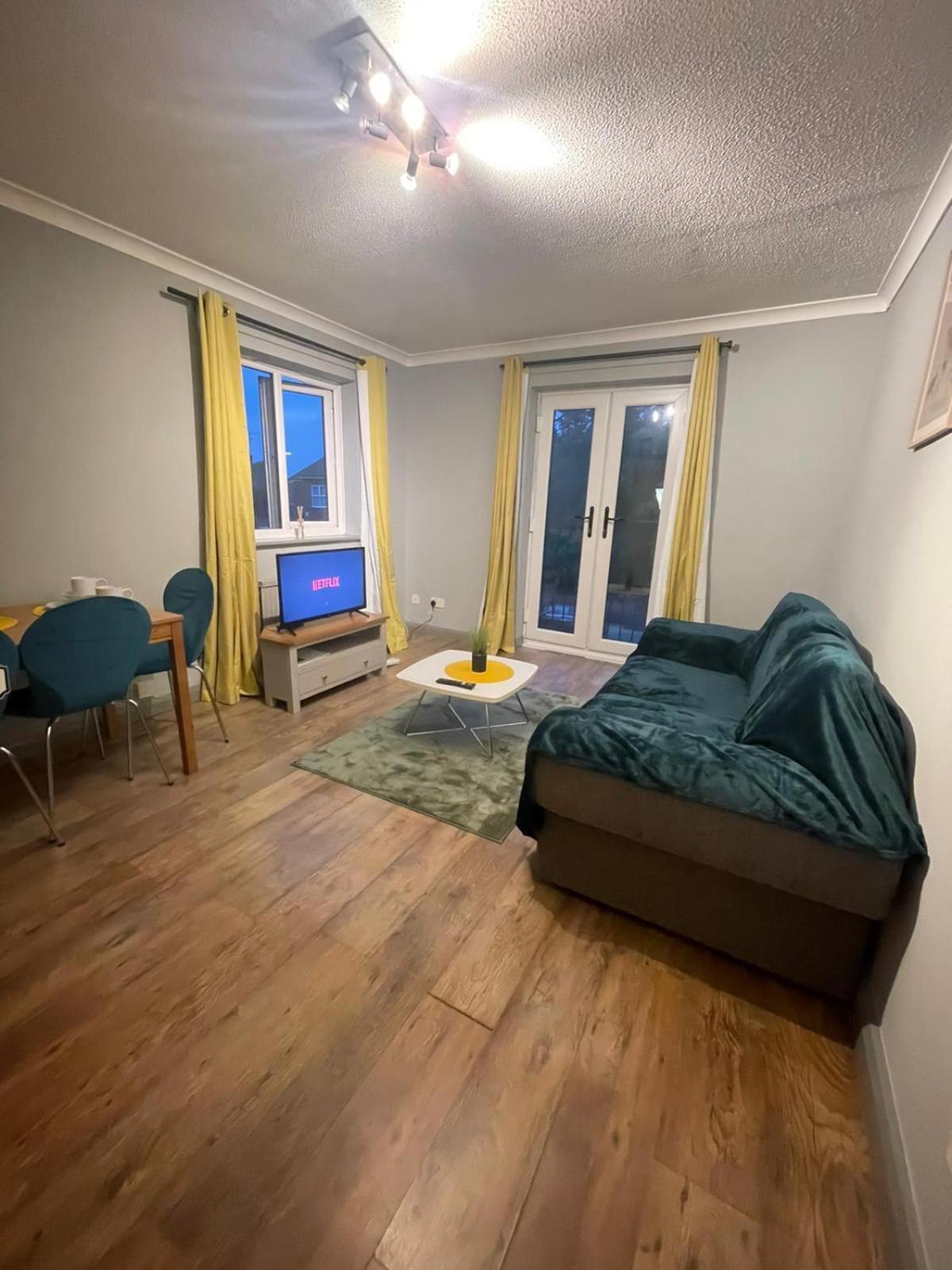 Apartment Lovely 2 Bed In Town Centre With Breakfast Included