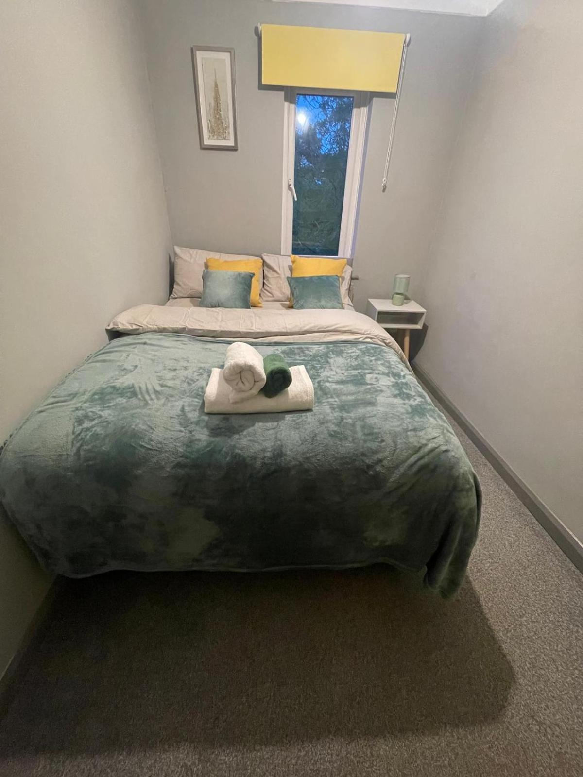 Lovely 2 Bed In Town Centre With Breakfast Included *