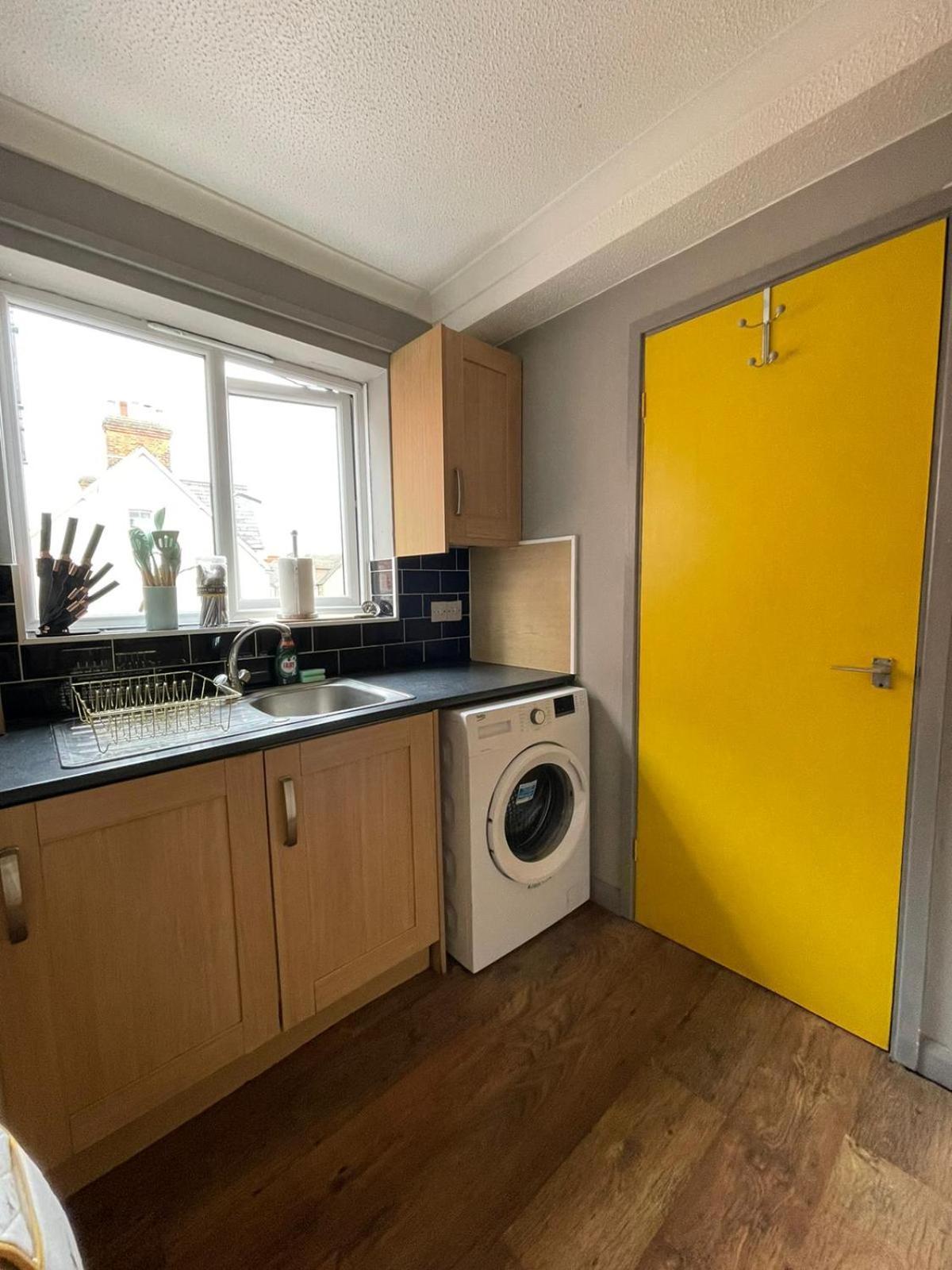 Apartment Lovely 2 Bed In Town Centre With Breakfast Included