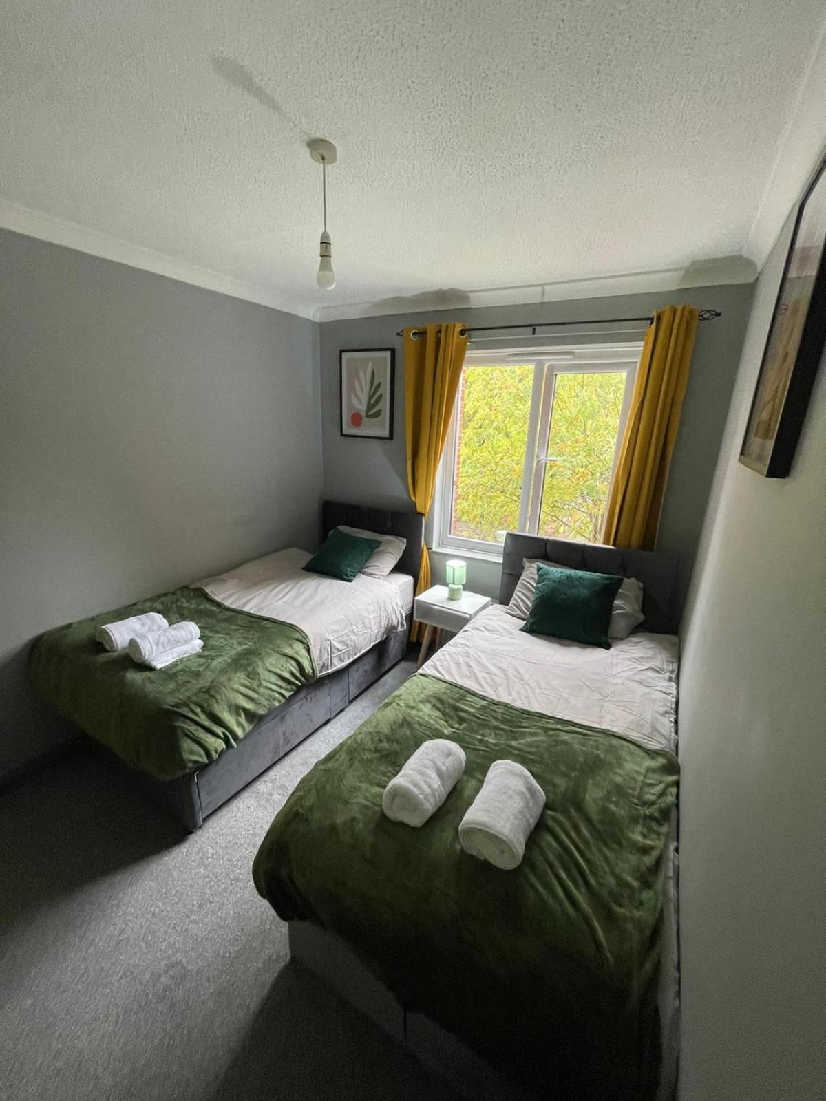 Lovely 2 Bed In Town Centre With Breakfast Included * Bedford