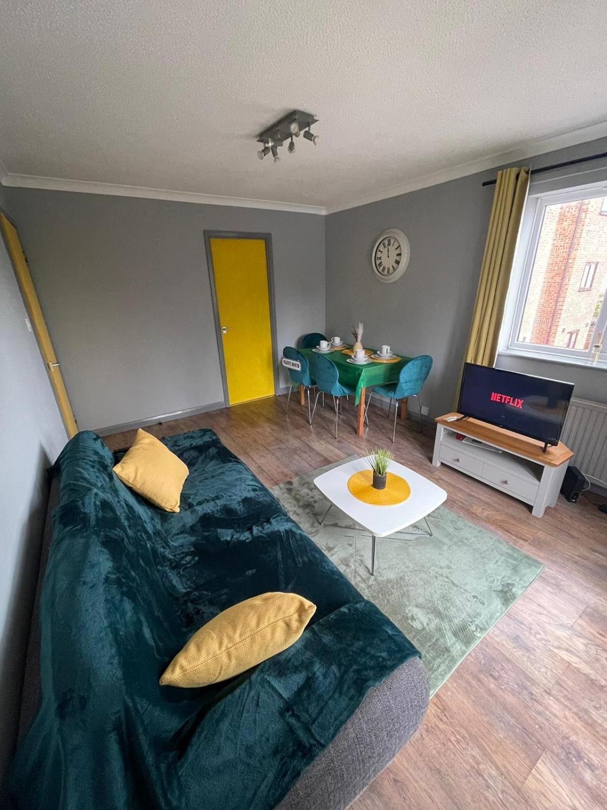 Lovely 2 Bed In Town Centre With Breakfast Included Apartment